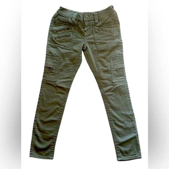 Miss Me Pants - Olive Green Women's skinny miss me‎ jeans, size 27. Worn once